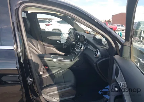 2022 Mercedes-Benz Glc 300 Suv z USA, uszkodzony, nr VIN W1N0G8DB2NV376210